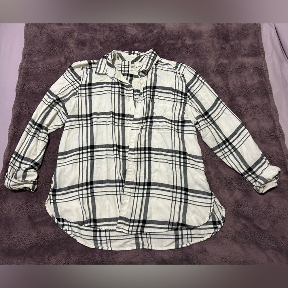 American Eagle Outfitters Black and White Plaid Button-Down Shirt